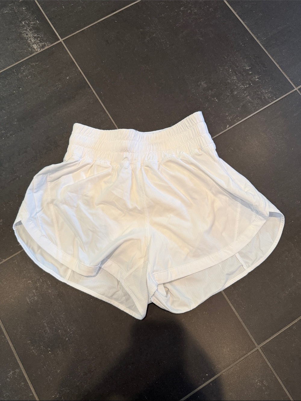 Lululemon Track That High-Rise Lined Short 3"
White size 4